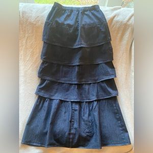 Zadie B’s denim layered skirt size small